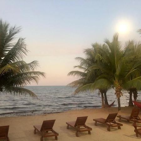 The White Horse Inn - Hopkins Village Beach Belize Екстериор снимка