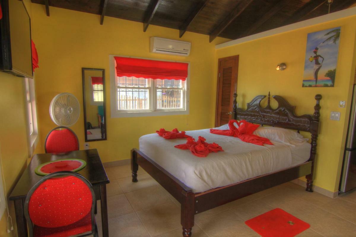 The White Horse Inn - Hopkins Village Beach Belize Екстериор снимка
