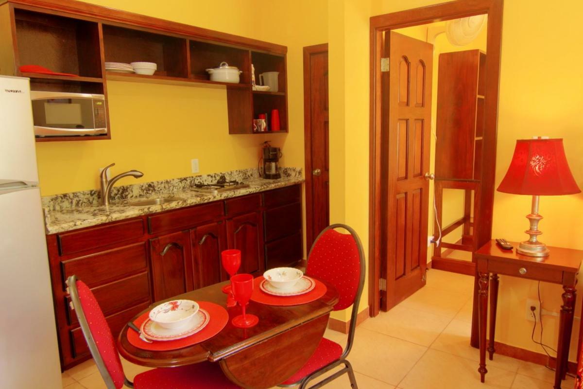 The White Horse Inn - Hopkins Village Beach Belize Екстериор снимка