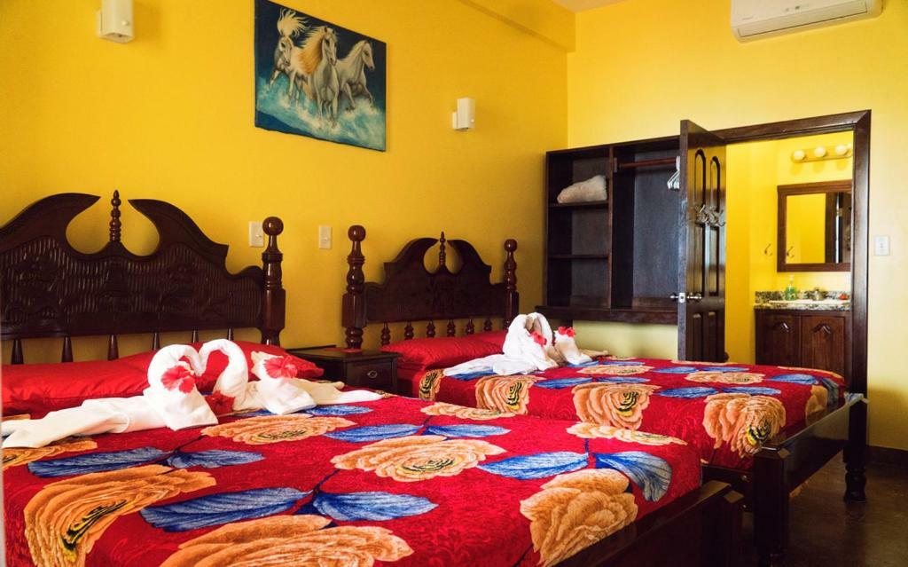 The White Horse Inn - Hopkins Village Beach Belize Екстериор снимка